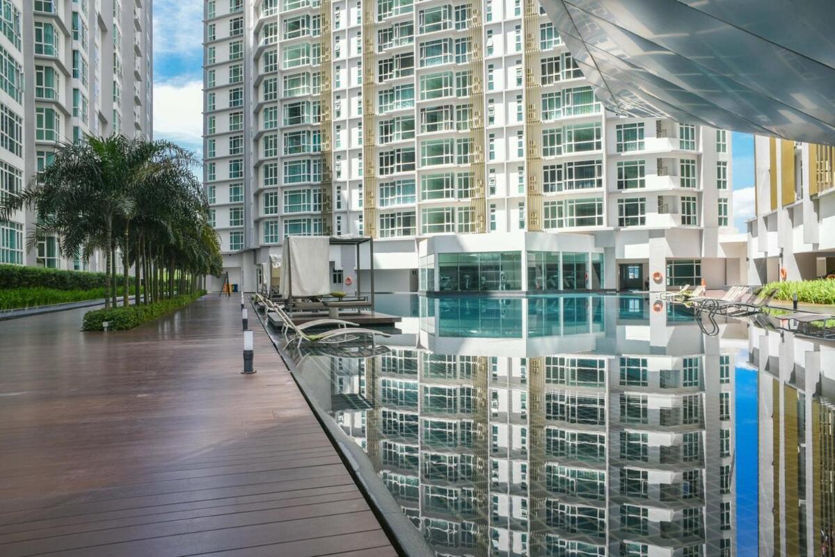 Complete Facility With Mrt, Kl And Pool View Kuala Lumpur
