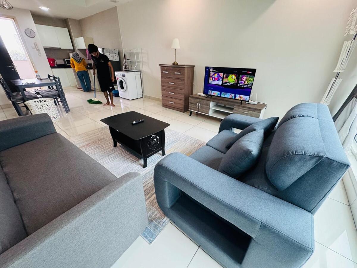 Complete Facility With Mrt, Kl And Pool View * Kuala Lumpur