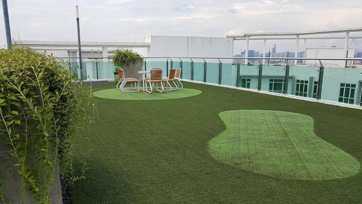 Complete Facility With Mrt, Kl And Pool View Kuala Lumpur