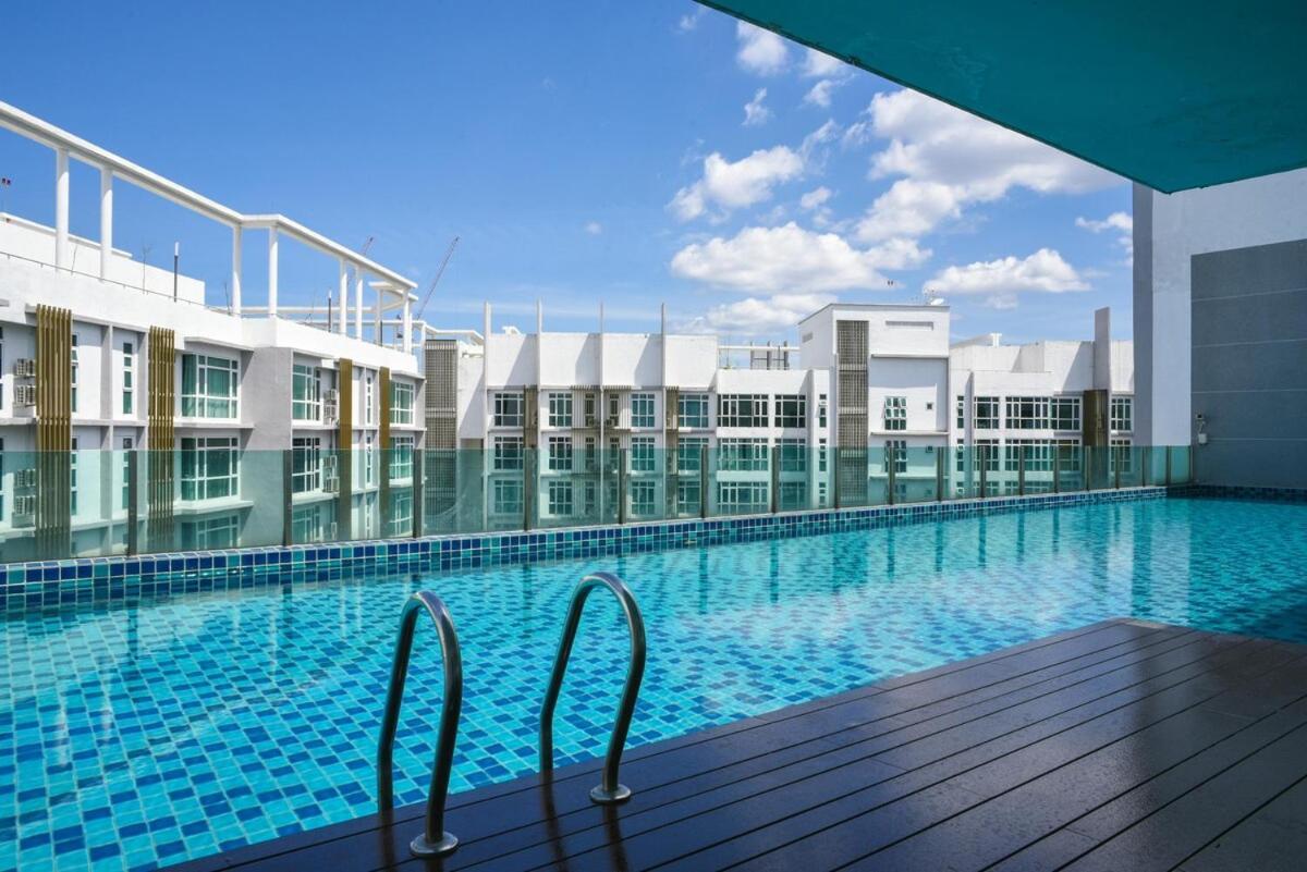 Complete Facility With Mrt, Kl And Pool View *