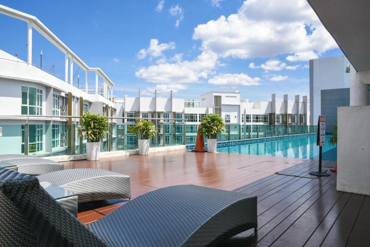 Complete Facility With Mrt, Kl And Pool View Kuala Lumpur