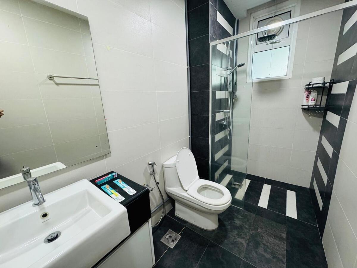 Complete Facility With Mrt, Kl And Pool View * Kuala Lumpur