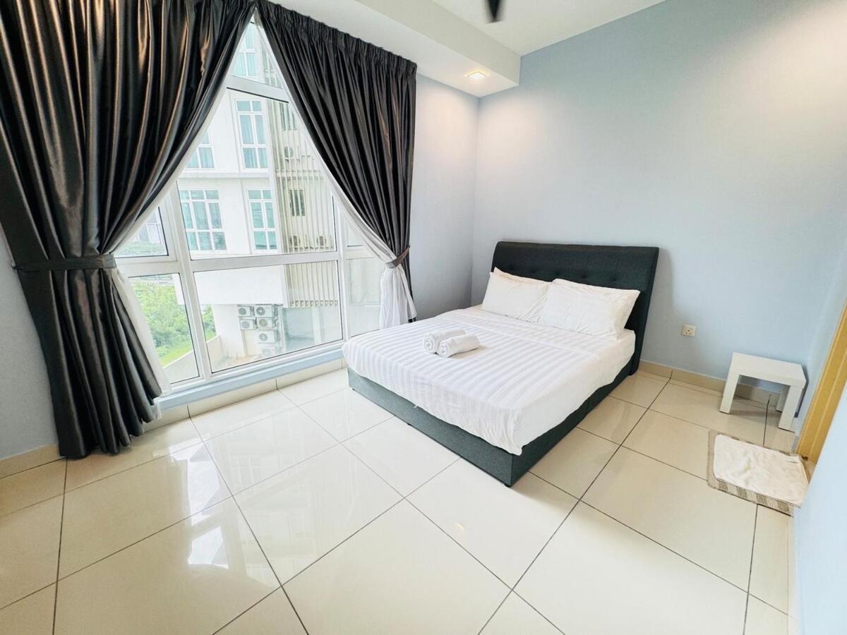 Pangsapuri Complete Facility With Mrt, Kl And Pool View Kuala Lumpur
