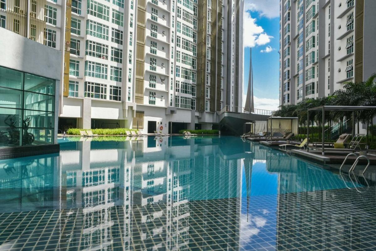 Complete Facility With Mrt, Kl And Pool View * Kuala Lumpur