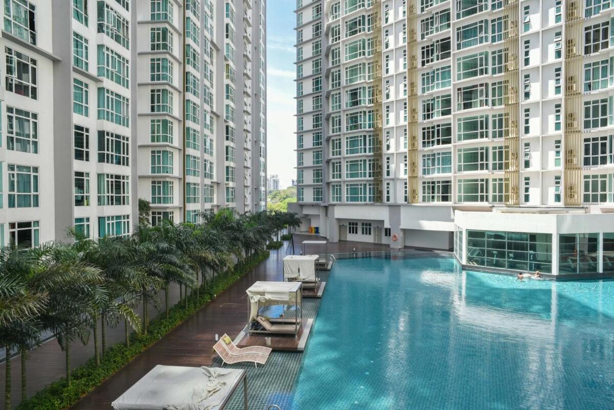 Complete Facility With Mrt, Kl And Pool View Kuala Lumpur